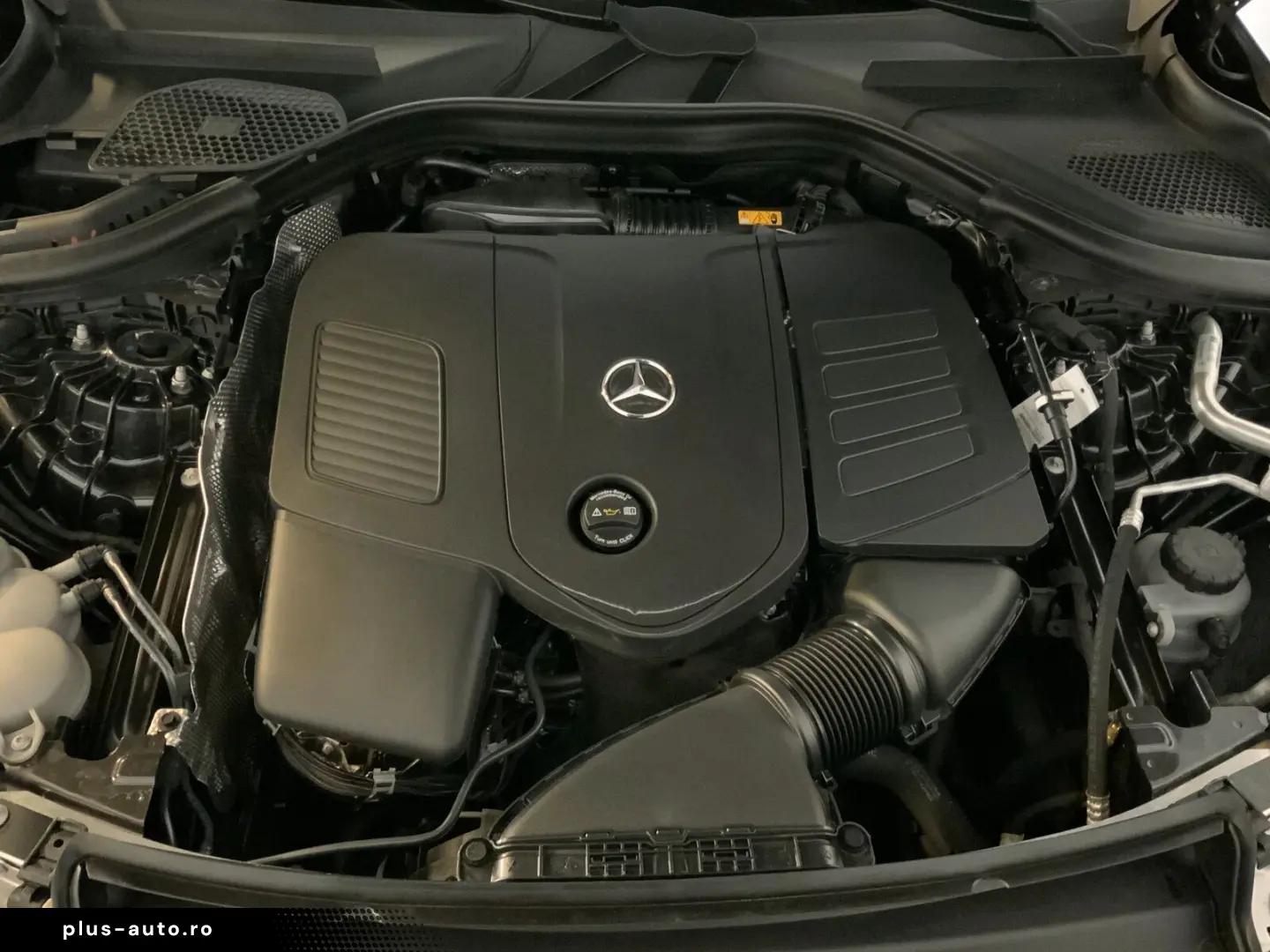 MERCEDES-BENZ GLC 200 4M Coupé AMG Night Pano HUD AHK DISTRO