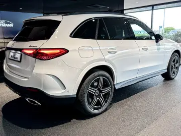 MERCEDES-BENZ GLC 300 de 4M AMGLiADPl DigiL Pano AHK&hellip;
