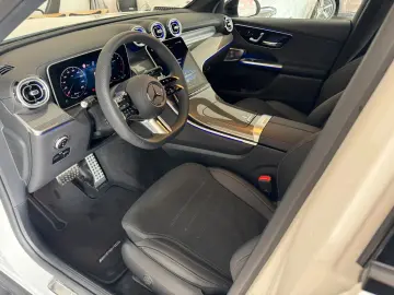 MERCEDES-BENZ GLC 220 d 4M AMG DISTRONIC 360 ESP TOP
