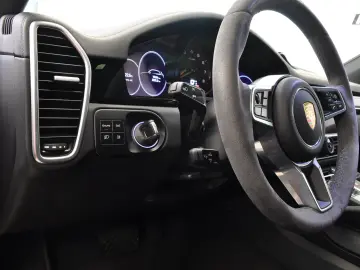 PREDARE LEASING PORSCHE CAYENNE E-HYBRID 462CP PLATINUM