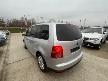 Volkswagen Touran 1.6 United 7 LOCURI
