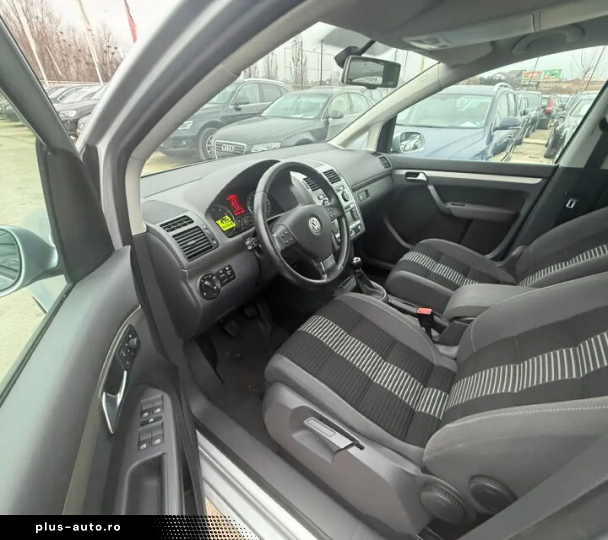 Volkswagen Touran 1.6 United 7 LOCURI