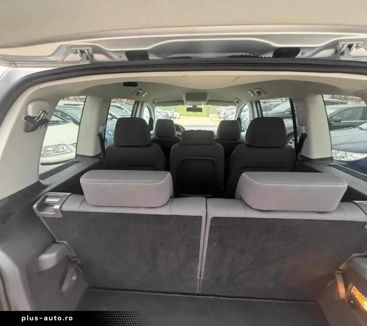 Volkswagen Touran 1.6 United 7 LOCURI