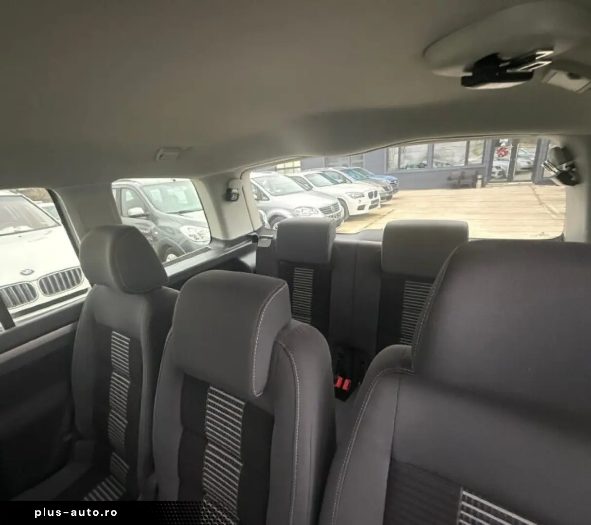 Volkswagen Touran 1.6 United 7 LOCURI