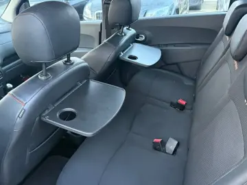 Dacia Lodgy 1.5 dCi Diesel Stepway Celebration 7 LOCURI