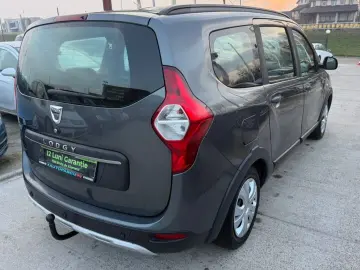 Dacia Lodgy 1.5 dCi Diesel Stepway Celebration 7 LOCURI