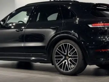 PORSCHE Cayenne E-Hybrid PASSENGER DISPLAY