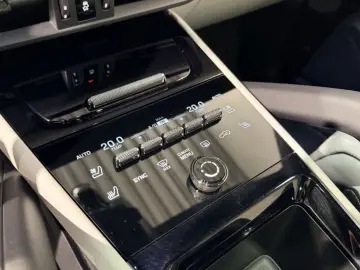 PORSCHE Cayenne E-Hybrid PASSENGER DISPLAY