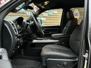 DODGE RAM 1500 Night Edition 5 7L LPG 12´´ Nav 4x4 AHK