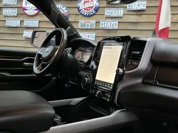 DODGE RAM 1500 Night Edition 5 7L LPG 12´´ Nav 4x4 AHK