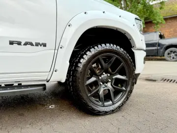 DODGE 5 7L LPG AHK OFF-ROAD BÜGEL LONG BED GARANTIE