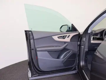 AUDI Q8 50 TDI quattro . Matrix B&O HuD ACC