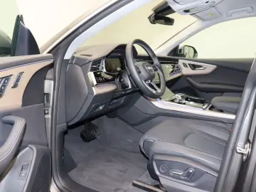 AUDI Q8 50 TDI quattro . Matrix B&O HuD ACC