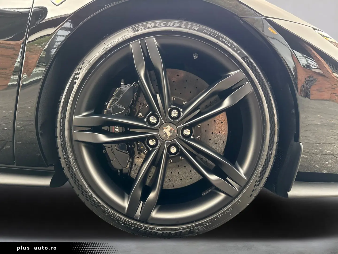 FERRARI 296 GTS  Embleme Navi PDC Klima Leder