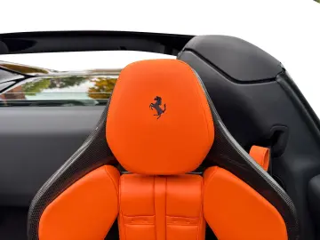 FERRARI 296 GTS  Embleme Navi PDC Klima Leder