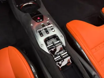 FERRARI 296 GTS  Embleme Navi PDC Klima Leder