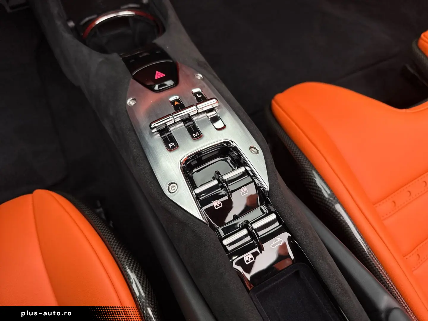 FERRARI 296 GTS  Embleme Navi PDC Klima Leder