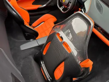 FERRARI 296 GTS  Embleme Navi PDC Klima Leder