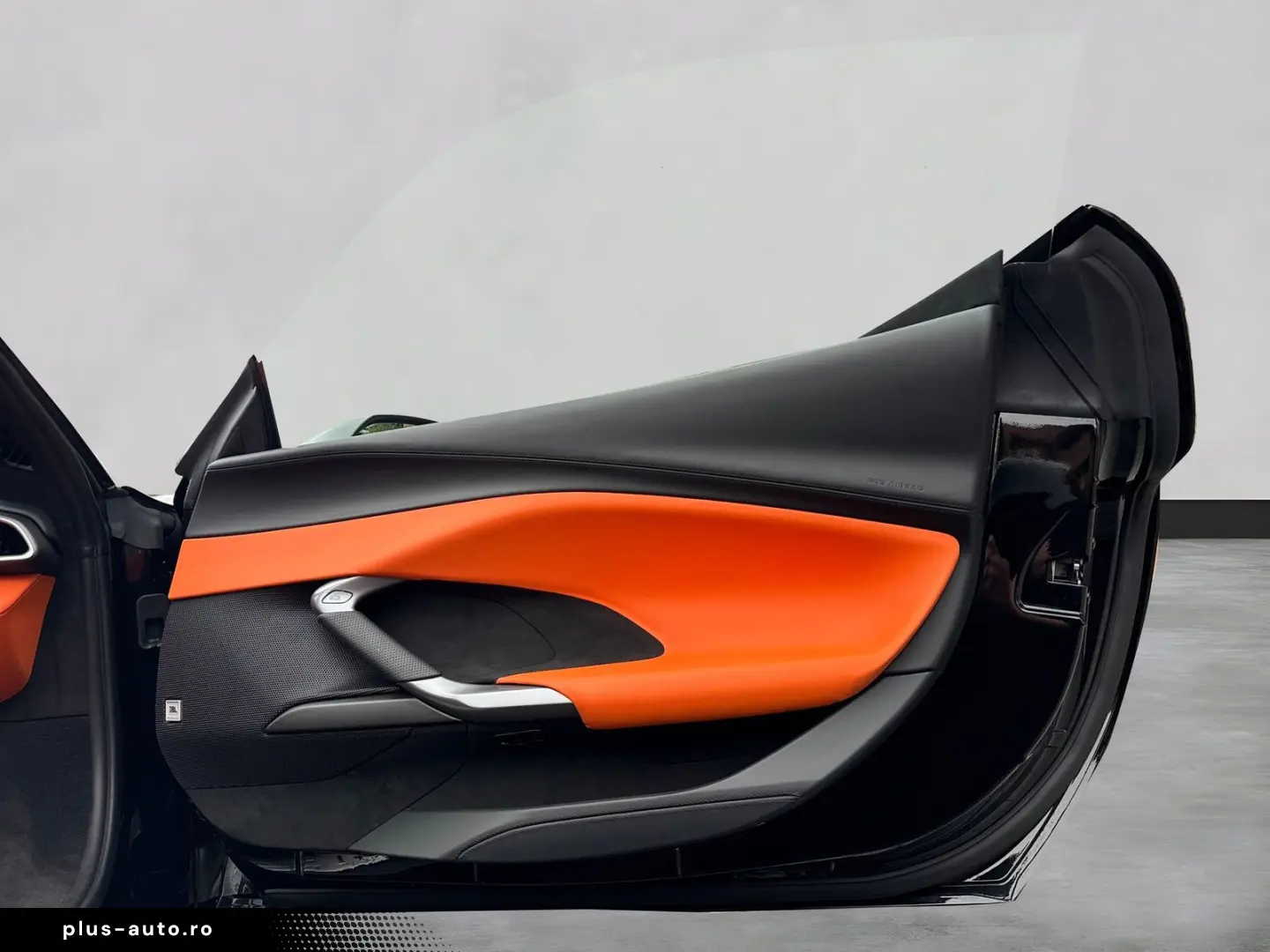 FERRARI 296 GTS  Embleme Navi PDC Klima Leder