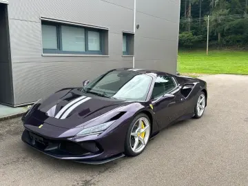 FERRARI F8 Spider Viola HongKong   Voll