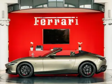 FERRARI Roma Spider MagneRide 360 -View LED-Lenkrad