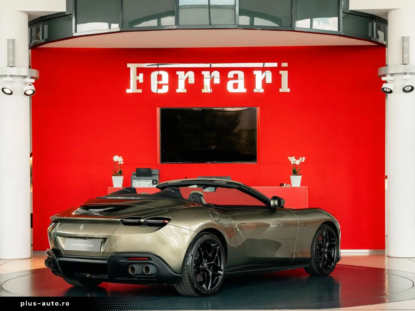 FERRARI Roma Spider MagneRide 360 -View LED-Lenkrad