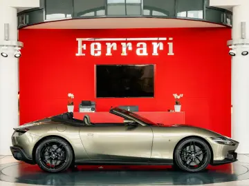 FERRARI Roma Spider MagneRide 360 -View LED-Lenkrad