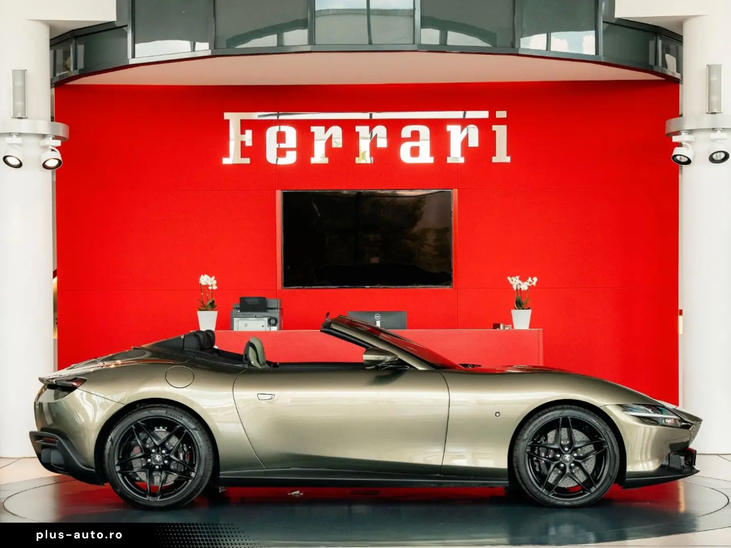 FERRARI Roma Spider MagneRide 360 -View LED-Lenkrad