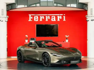 FERRARI Roma Spider MagneRide 360 -View LED-Lenkrad