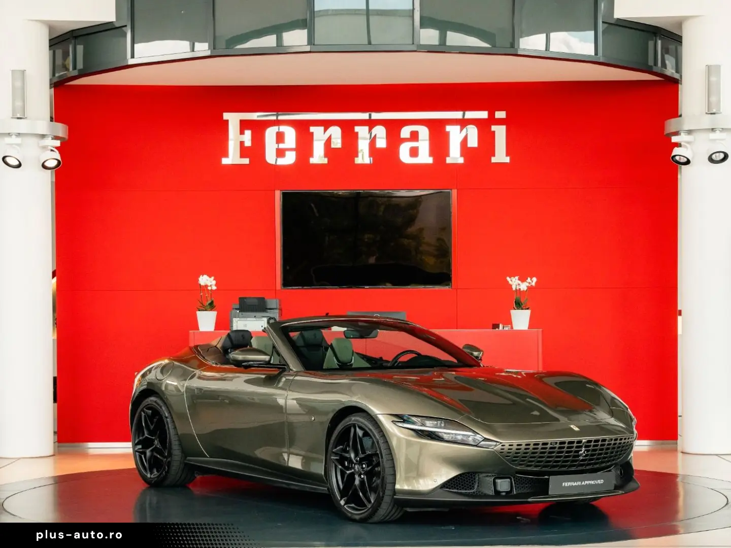 FERRARI Roma Spider MagneRide 360 -View LED-Lenkrad
