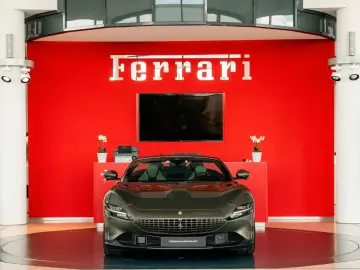 FERRARI Roma Spider MagneRide 360 -View LED-Lenkrad