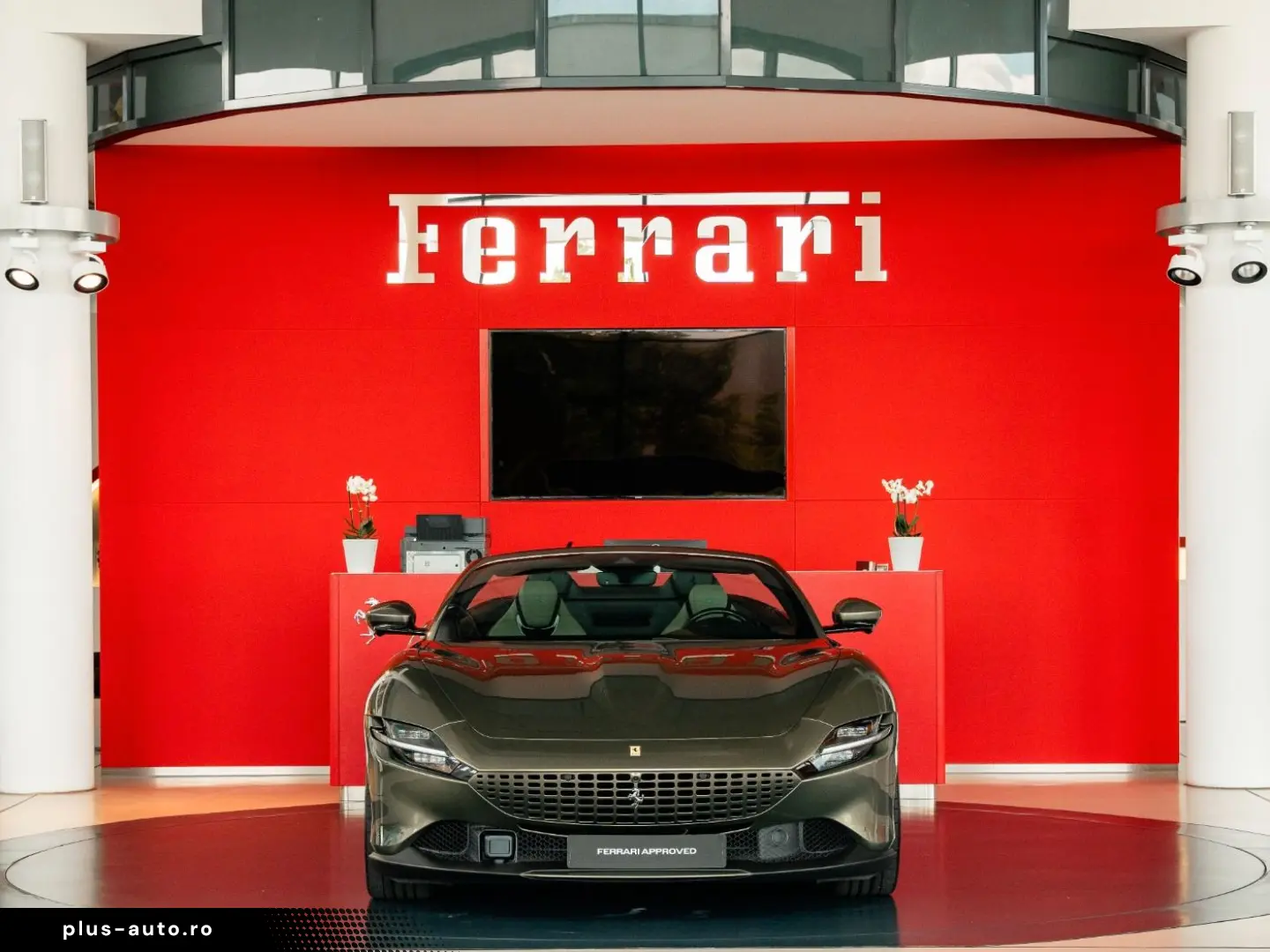 FERRARI Roma Spider MagneRide 360 -View LED-Lenkrad