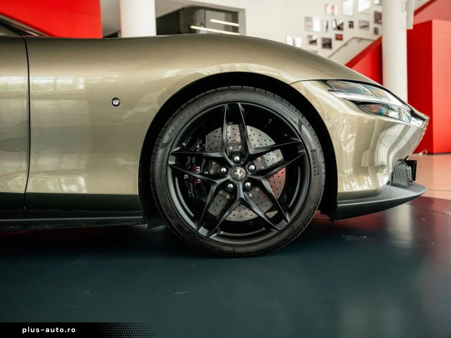 FERRARI Roma Spider MagneRide 360 -View LED-Lenkrad