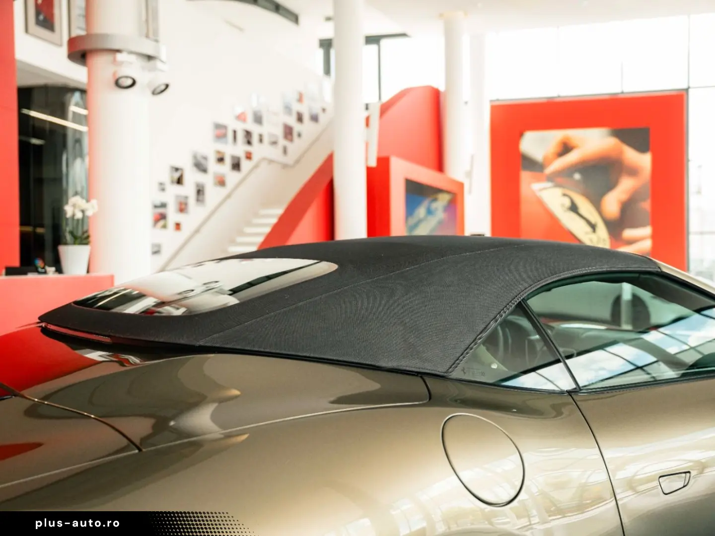 FERRARI Roma Spider MagneRide 360 -View LED-Lenkrad