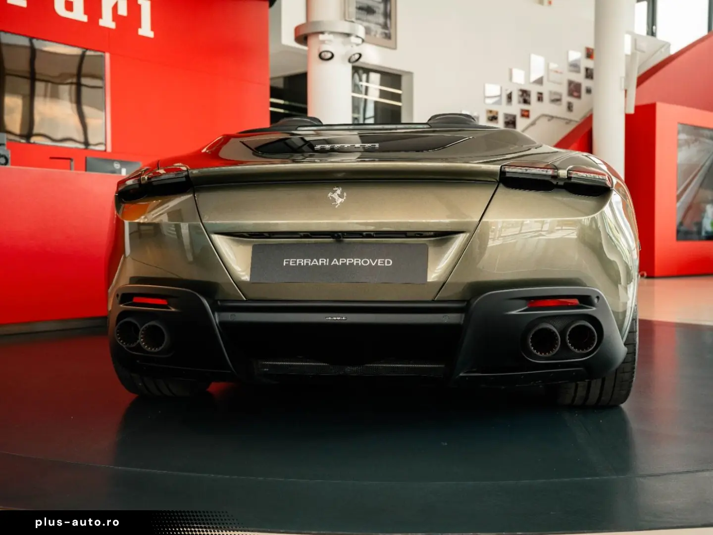 FERRARI Roma Spider MagneRide 360 -View LED-Lenkrad