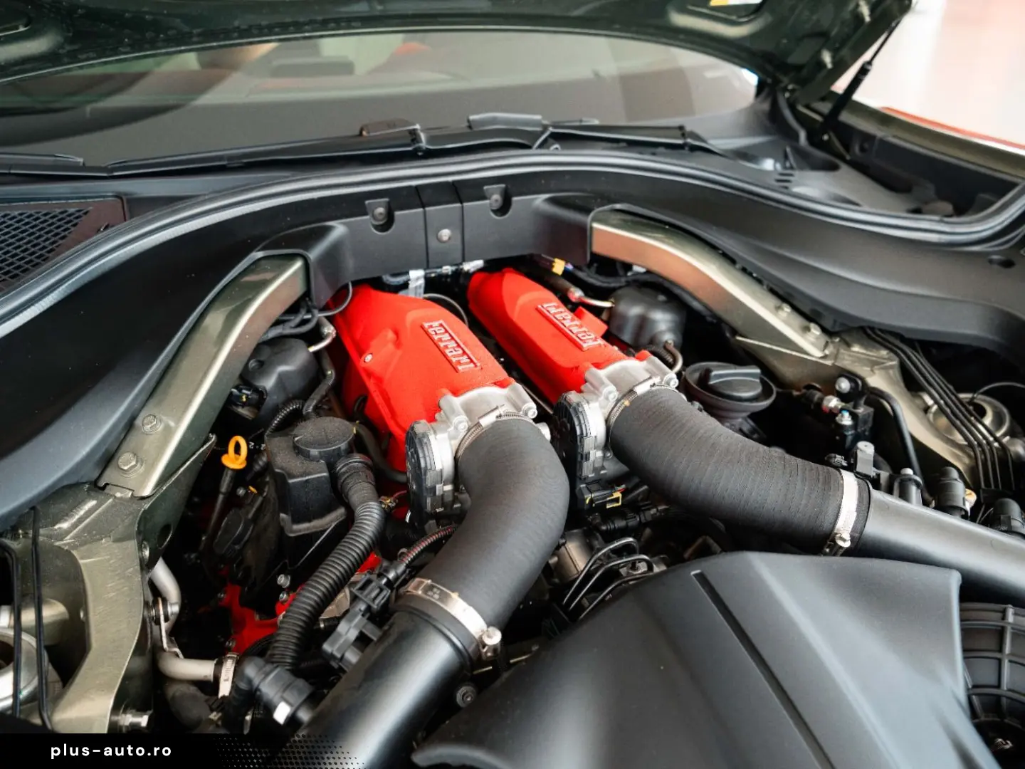 FERRARI Roma Spider MagneRide 360 -View LED-Lenkrad