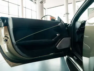 FERRARI Roma Spider MagneRide 360 -View LED-Lenkrad