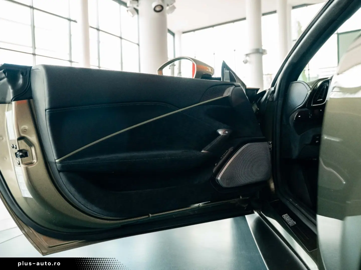 FERRARI Roma Spider MagneRide 360 -View LED-Lenkrad