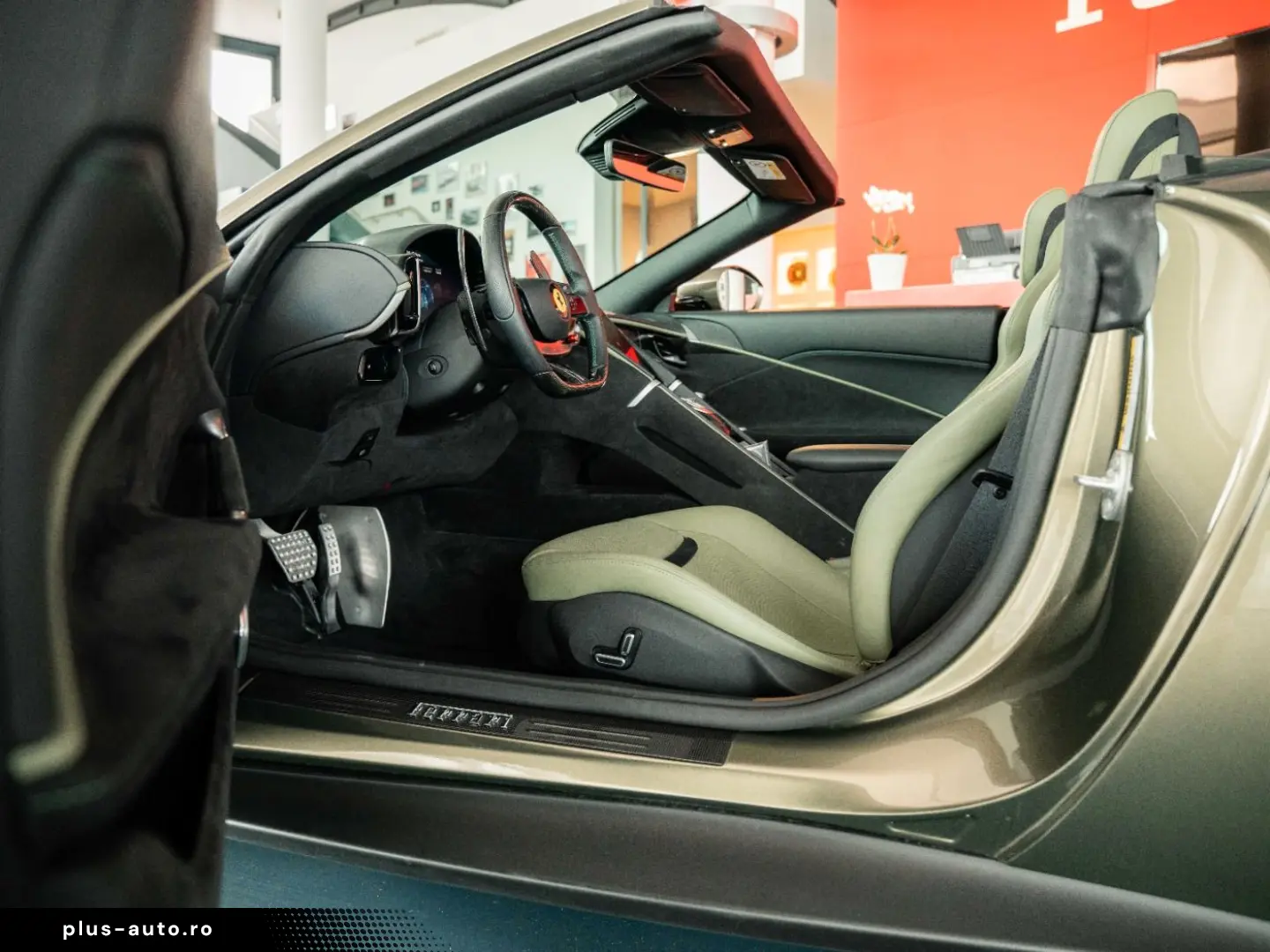 FERRARI Roma Spider MagneRide 360 -View LED-Lenkrad