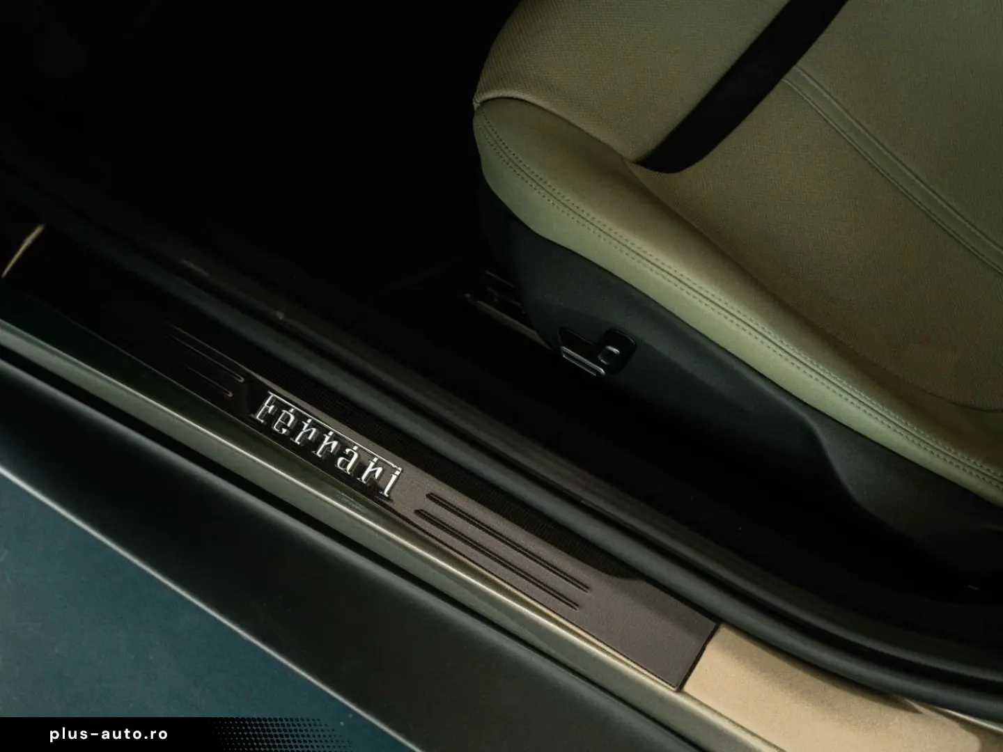 FERRARI Roma Spider MagneRide 360 -View LED-Lenkrad