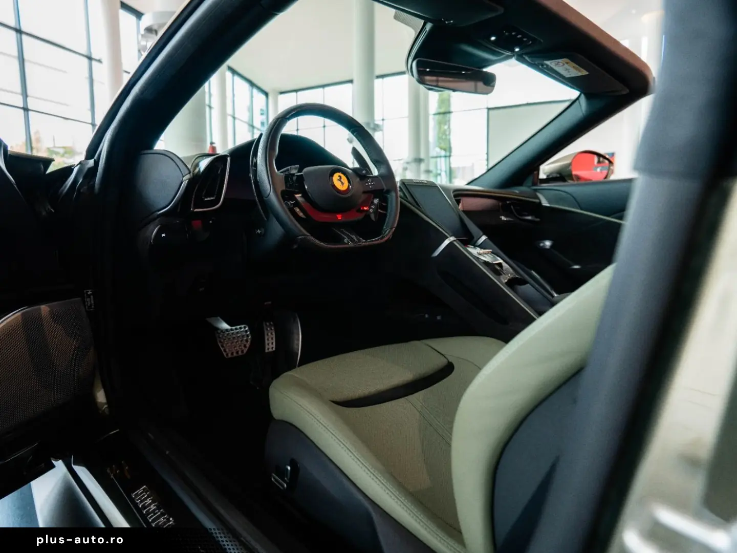 FERRARI Roma Spider MagneRide 360 -View LED-Lenkrad