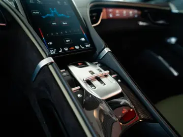 FERRARI Roma Spider MagneRide 360 -View LED-Lenkrad