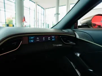 FERRARI Roma Spider MagneRide 360 -View LED-Lenkrad