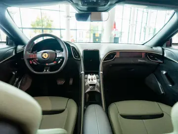 FERRARI Roma Spider MagneRide 360 -View LED-Lenkrad