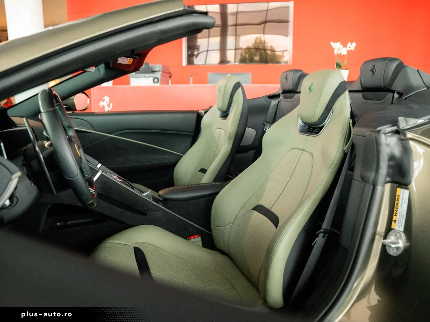 FERRARI Roma Spider MagneRide 360 -View LED-Lenkrad