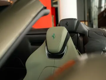 FERRARI Roma Spider MagneRide 360 -View LED-Lenkrad