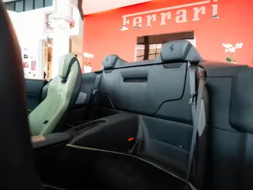 FERRARI Roma Spider MagneRide 360 -View LED-Lenkrad