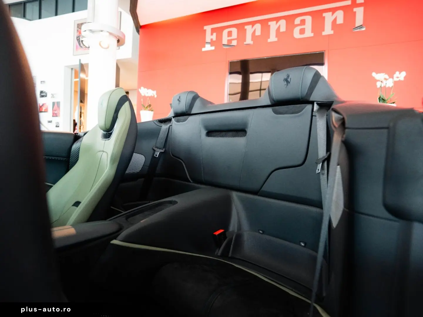 FERRARI Roma Spider MagneRide 360 -View LED-Lenkrad