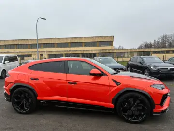 LAMBORGHINI Urus Performante VOLL Carbon VOLL Alcantara