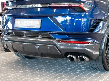 LAMBORGHINI Urus Performante FULL CARBON AKRAPOVIC B&O VOLL